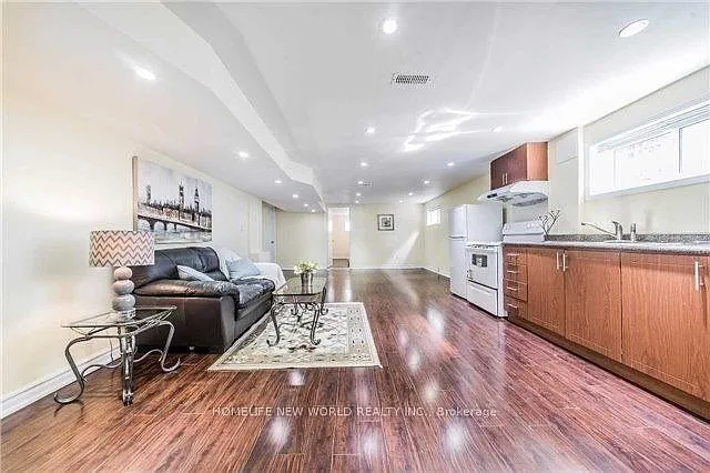 205 Pineway Blvd #BASEMENT — Photo 1