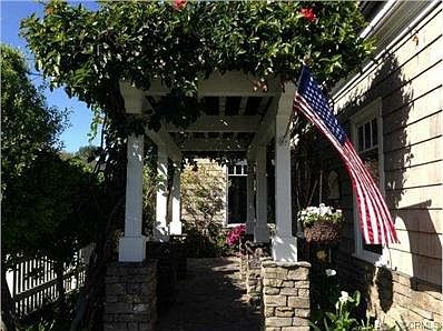 Charming entry to home