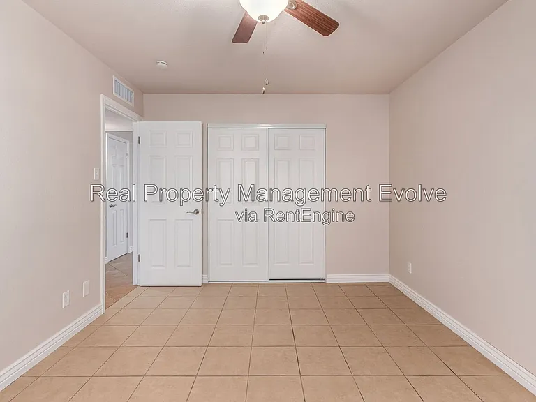 5438 S 46th Pl — Photo 21