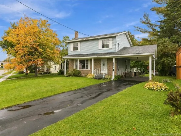 221 Broadway St, Moncton, NB E1A 3Y5