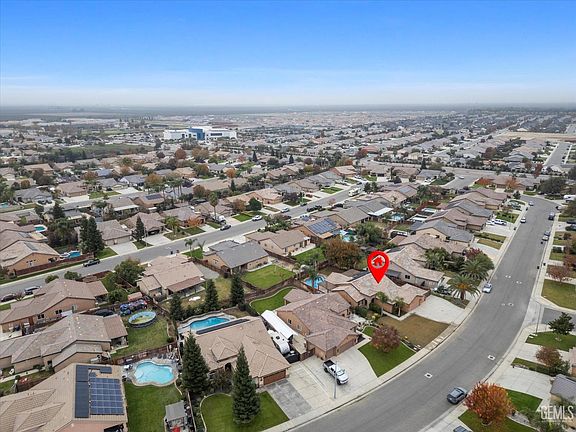 3rd image of 9415 Meadow Falls Dr
