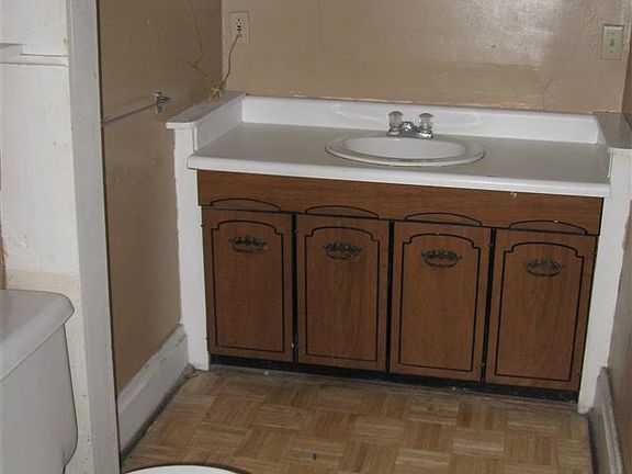 5th image of 318 E Maywood Ave