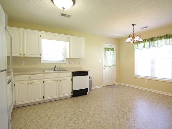 5th image of 204 Lowell Ave