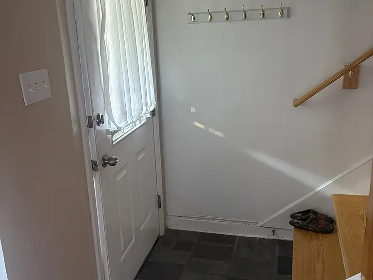 210 Russell St — Photo 3