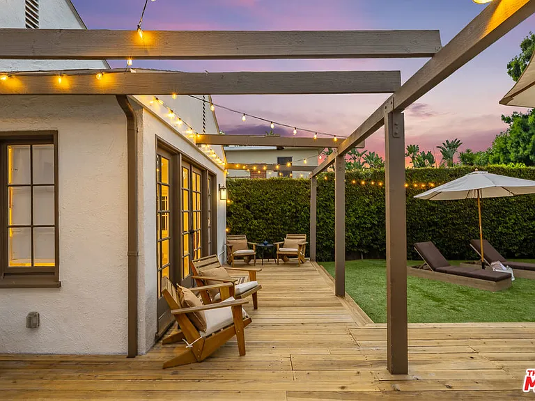 6537 Moore Dr — Photo 31