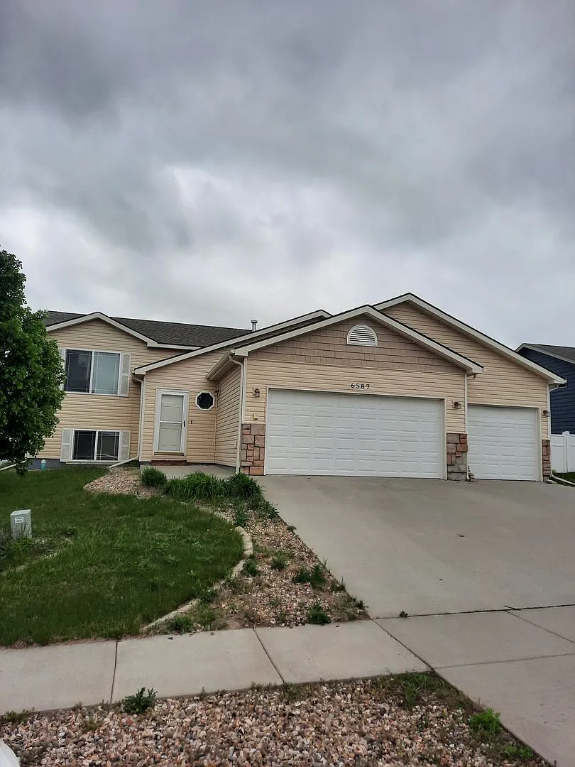 4 Bed | 3 Bath | 3 Car Garage | Summerset — Photo 1