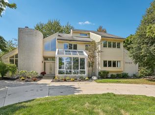 6460 Summer Ct, West Bloomfield, MI 48322