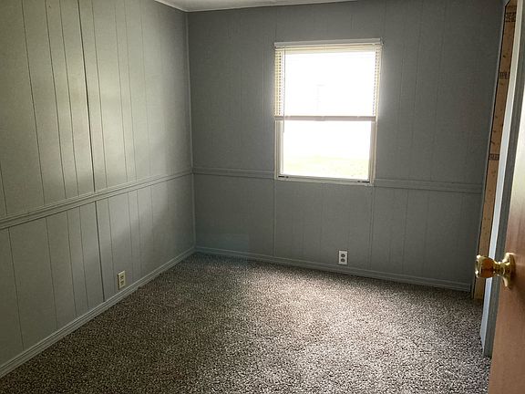 4th image of 379 Woodland Dr
