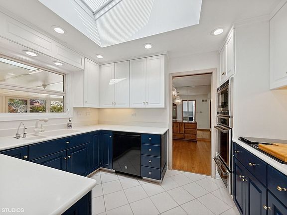 5th image of 216 Herbert St