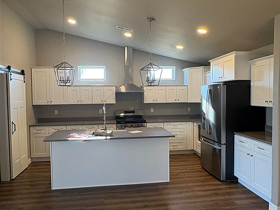 3rd image of 121 Buysse Ln