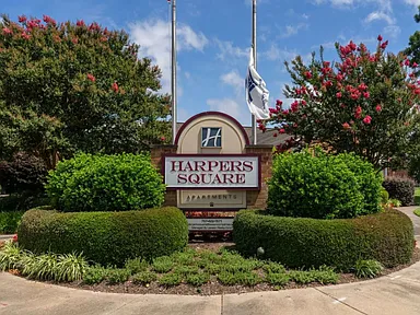 Townhouse-4 bedrooms, 1.5 bathrooms