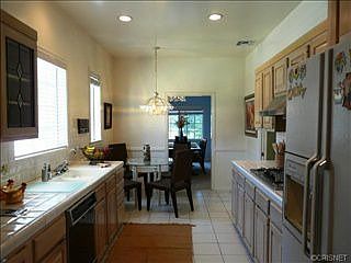 4th image of 4083 Farmdale Ave