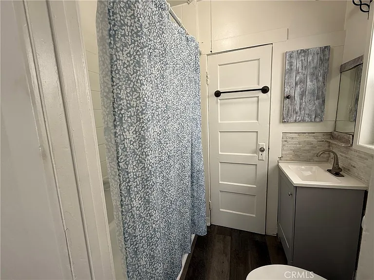 1053 Loma Dr — Photo 13