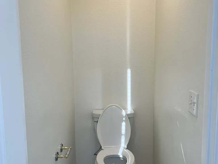 3728 E Liberty Ln — Photo 36