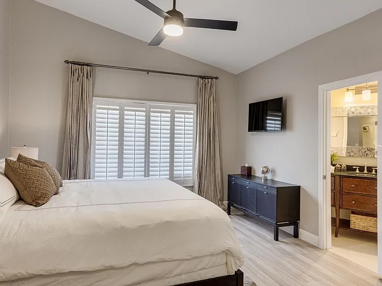 6218 E Waltann Ln — Photo 12