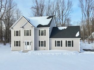 28 E Forest Hill Dr, Rutland, MA 01543
