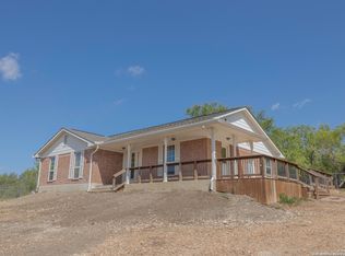 17213 Mergele Rd, Saint Hedwig, TX 78152