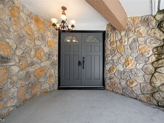 4th image of 22031 Edwards Dr