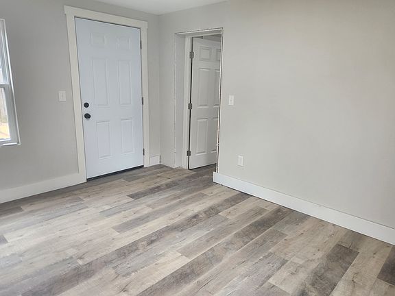 2nd image of 1004 S Oak Ave