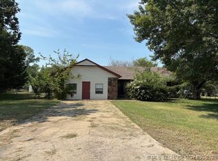 196 Elm Dr, Pryor, OK 74361