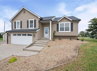 15150 Roger Rd, Leavenworth, KS 66048