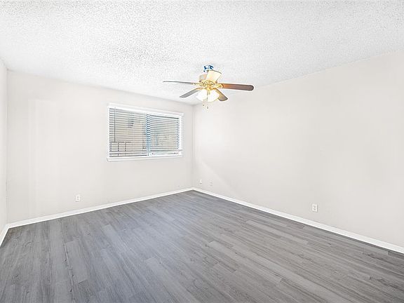 4th image of 1111 W Rundberg Ln