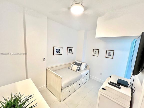 5th image of 19370 Collins Ave Ph 12