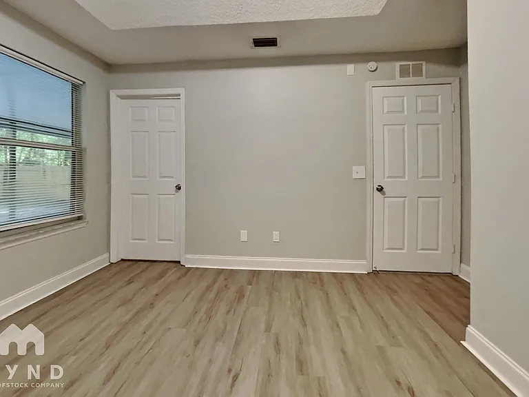824 Helen St — Photo 7