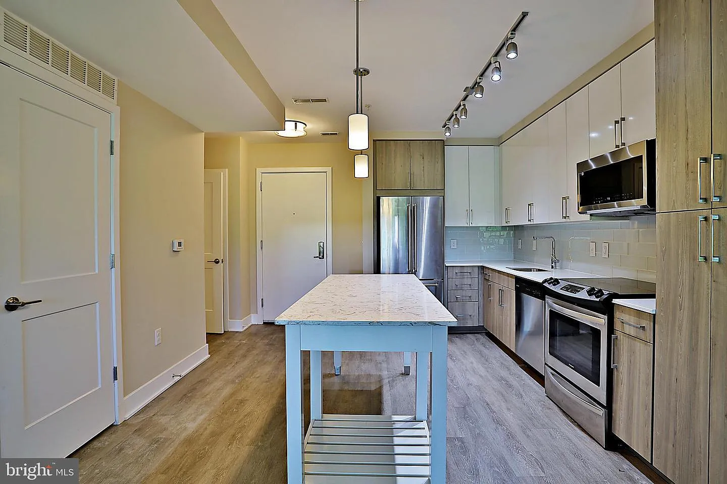 2 bed, 980 sqft, $2,950 — Photo 3