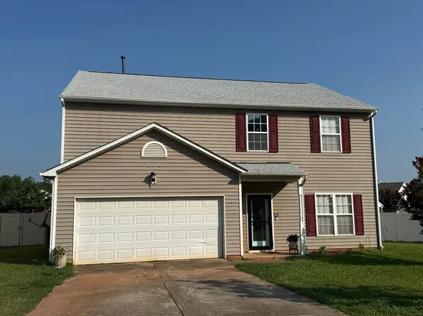 808 Golden Horseshoe Ln, Sanford, NC 27330
