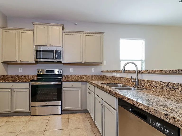 25446 W Carson Dr — Photo 6