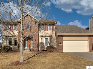 17622 T St, Omaha, NE 68135