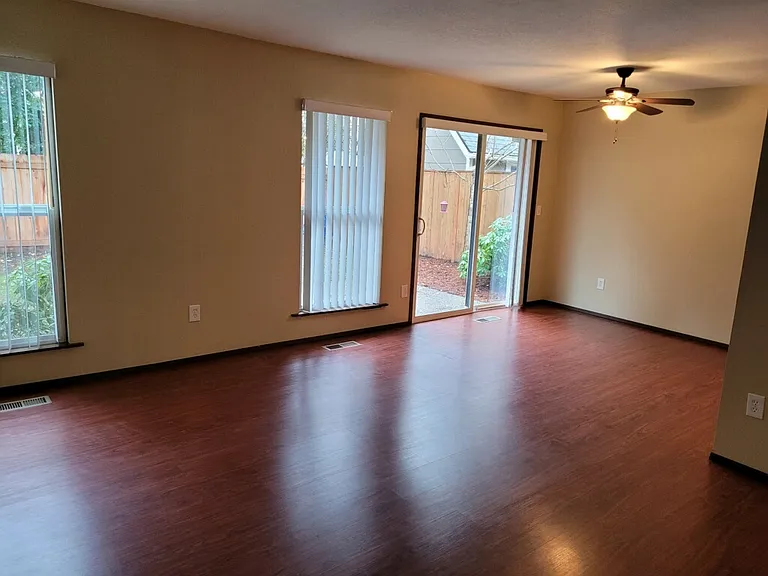1616 SE Lambert St — Photo 6