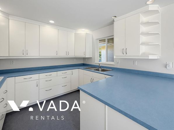 2 bedroom rental in Surrey — photo 8