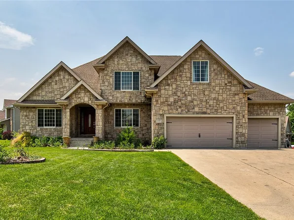 5205 Waterfront Ct, Pleasant Hill, IA 50327