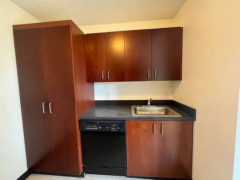 2020 SW Main St #602 — Photo 6