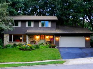 9840 Edgewood Rd, Bloomington, MN 55438