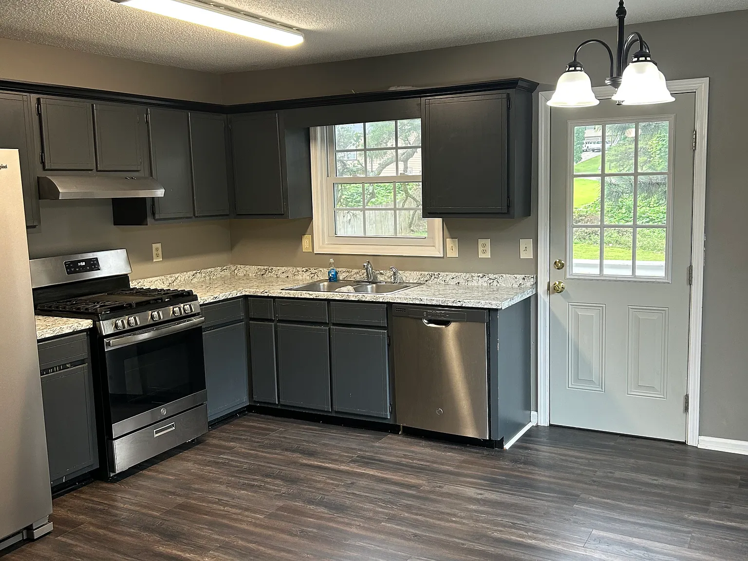 3 bed, 1250 sqft, $1,850 — Photo 4