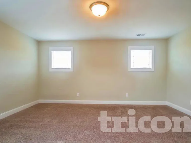 1514 Burrows Ave — Photo 7