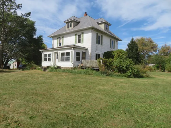 7372 W Dublin Rd, Freeport, IL 61032