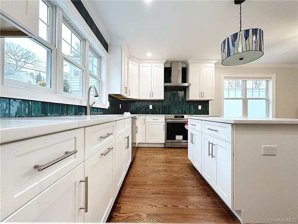 4 bed, 3.0 bath, 2361 sqft, $6,250 — Photo 3
