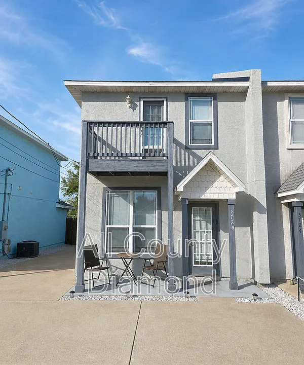 5726 Beach Dr