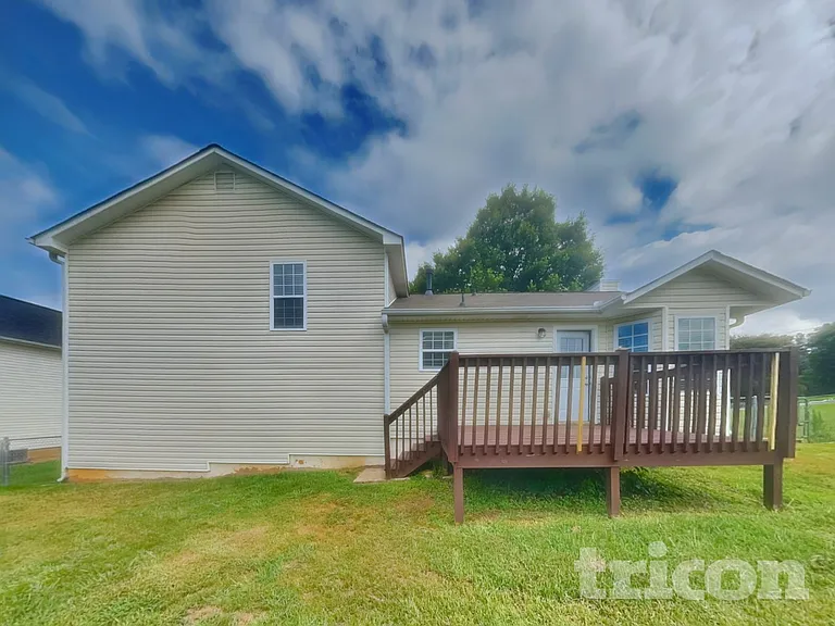 412 Remington Ct — Photo 18