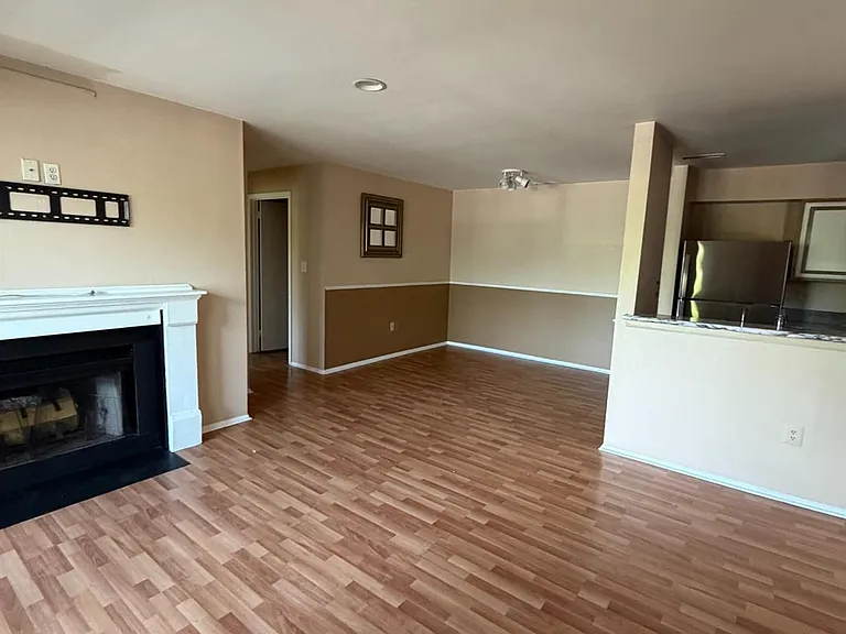 1006 Aspen Dr — Photo 3