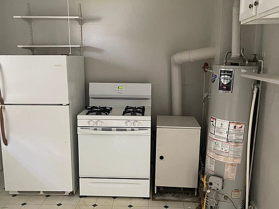 3rd image of 3416 Parkwood Ave