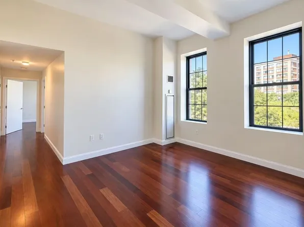 150 Cambridge St Unit 211, Cambridge, MA 02141