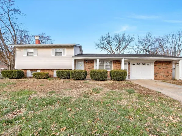205 Elvira Dr, Fairview Heights, IL 62208