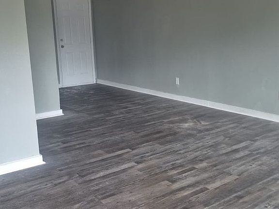 3rd image of 415 W Thomas Ct