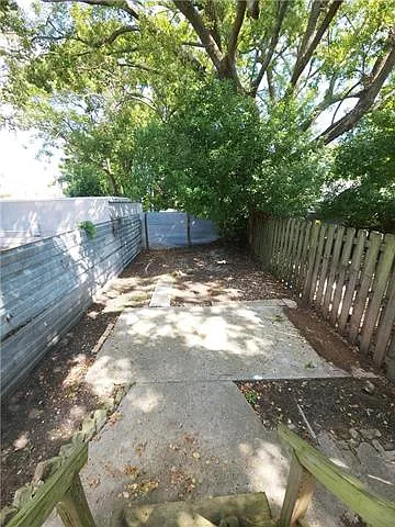 1122 Brooklyn Ave — Photo 11