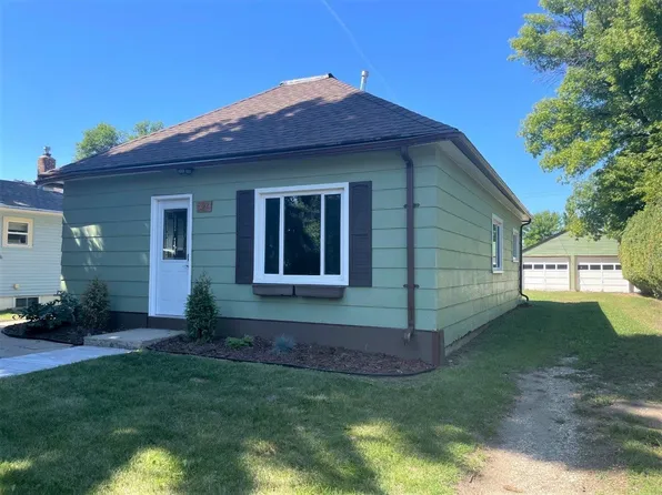 524 1st St SW, Stanley, ND 58784